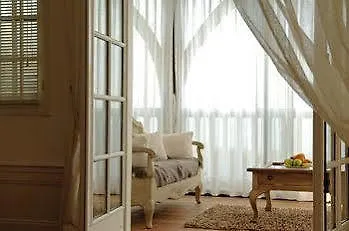 Hotel Relais & Chateaux Chateau Des Avenieres 4*